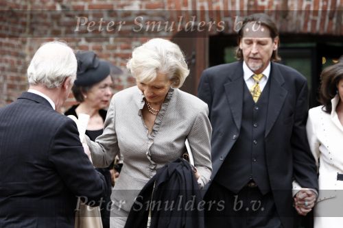 Wassenaar 3 april 2008
Herdenkingsdienst soldaat van oranje Erik Hazelhoff  in kerk wassenaar. vrouw soldaat v oranje en zijn zoon en schoondochter Patricia Steur