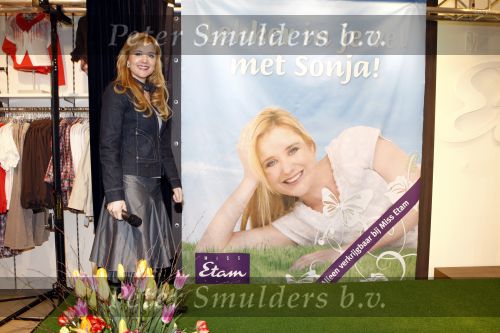 Utrecht 12 maart 2008
Sonja Bakker presenteert boek in samenwerking met Miss Etam.
Peter Smulders bv