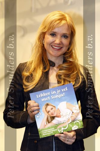 Utrecht 12 maart 2008
Sonja Bakker presenteert boek in samenwerking met Miss Etam.
Peter Smulders bv