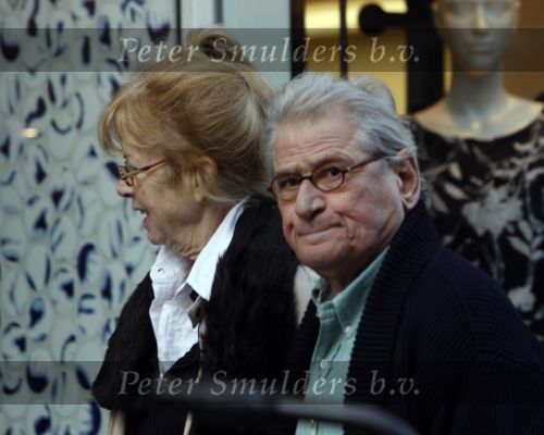 Amsterdam 11 december 2007
Sonja Barend met haar man Abel Cahen op de pc hooftstraat.