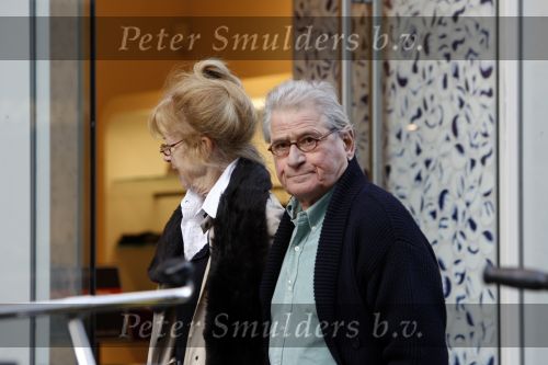 Amsterdam 11 december 2007
Sonja Barend met haar man Abel Cahen op de pc hooftstraat.