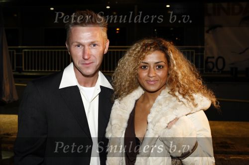 Amsterdam 15 september 2008
Feestje ivm de 50e Linda magazine op boot de ocean diva. Soumia Abalhaja met vriend
Peter Smulders bv