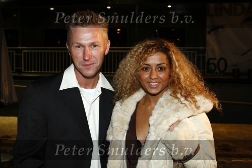 Amsterdam 15 september 2008
Feestje ivm de 50e Linda magazine op boot de ocean diva. Soumia Abalhaja met vriend
Peter Smulders bv