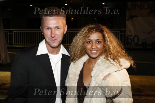 Amsterdam 15 september 2008
Feestje ivm de 50e Linda magazine op boot de ocean diva. Soumia Abalhaja met vriend
Peter Smulders bv
