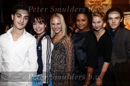 Tilburg 25 januari 2009
Premiere High school musical in de schouwburg van Tilburg met in de hoofdrollen Tommie Christiaan Nathalie v Gent Sarah Chronis Paul Boereboom Maickel Leijenhorst en Natalie la Rose. Spangas acteurs
Peter Smulders bv