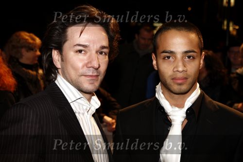 Amsterdam 11 februari 2008
Premeire Alibi in Tuschinski. Spiros met ...
Peter Smulders bv