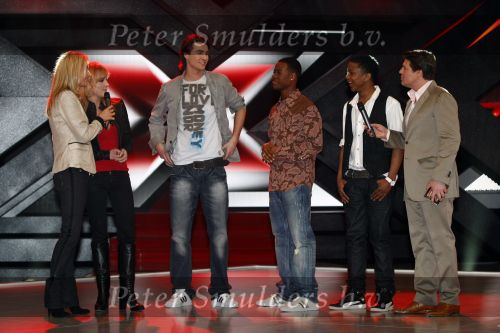 Hilversum 17 maart 2009
Presentatie van de finalisten van the X factor in studio 22. Martiujn Krabbe en Wendy v Dijk Presenteren het programma. Stacey Rookhuizen
Peter Smulders bv