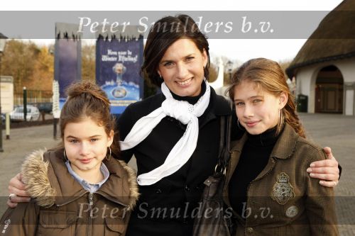 Kaatsheuvel 24 november 2007
Premiere Assepoester in de efteling. Stella Gommans met nichtjes
