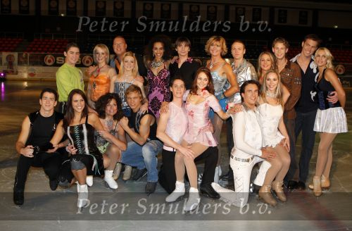 Amsterdam 23 oktober 2007
Nance Coolen en Gerard Joling bij presentatie sterren dansen op het ijs van sbs6  op de jaap eden baan. Sipke Jan Bousema Olga Commandeur Ewout Genemans Gaston Starreveld Sander Foppele Aram v d Rest Floortje Maribelle  Melody Klaver e a