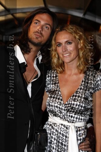 Amsterdam 17 maart 2008
Premiere Zomerhitte in Tuschinski. stylist met een vriendin van Wendy v Dijk
Peter Smulders bv
