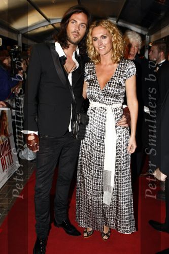 Amsterdam 17 maart 2008
Premiere Zomerhitte in Tuschinski. stylist met een vriendin van Wendy v Dijk
Peter Smulders bv