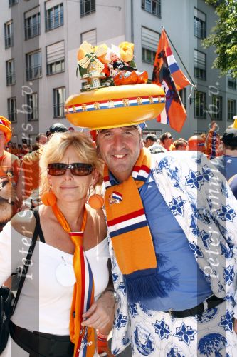 Basel 21 juni 2008
Nederland speelt in de 1/4 finale op de ek tegen Rusland. In Basel lopen 150000 supporters van Nederland en maken er een feestje van.
