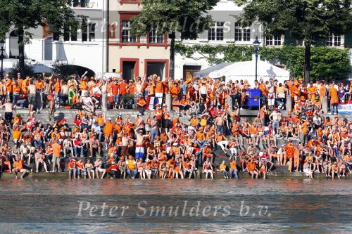 Basel 21 juni 2008
Nederland speelt in de 1/4 finale op de ek tegen Rusland. In Basel lopen 150000 supporters van Nederland en maken er een feestje van.