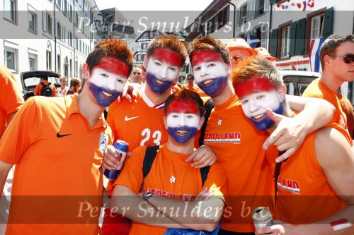 Basel 21 juni 2008
Nederland speelt in de 1/4 finale op de ek tegen Rusland. In Basel lopen 150000 supporters van Nederland en maken er een feestje van.