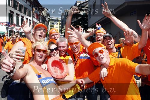 Basel 21 juni 2008
Nederland speelt in de 1/4 finale op de ek tegen Rusland. In Basel lopen 150000 supporters van Nederland en maken er een feestje van.