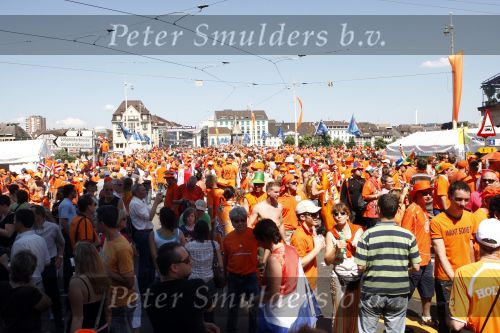 Basel 21 juni 2008
Nederland speelt in de 1/4 finale op de ek tegen Rusland. In Basel lopen 150000 supporters van Nederland en maken er een feestje van.
