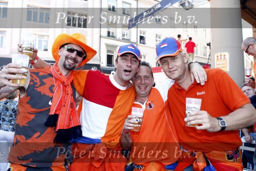Basel 21 juni 2008
Nederland speelt in de 1/4 finale op de ek tegen Rusland. In Basel lopen 150000 supporters van Nederland en maken er een feestje van.