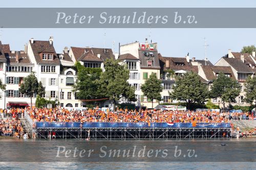 Basel 21 juni 2008
Nederland speelt in de 1/4 finale op de ek tegen Rusland. In Basel lopen 150000 supporters van Nederland en maken er een feestje van.