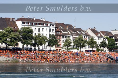 Basel 21 juni 2008
Nederland speelt in de 1/4 finale op de ek tegen Rusland. In Basel lopen 150000 supporters van Nederland en maken er een feestje van.
