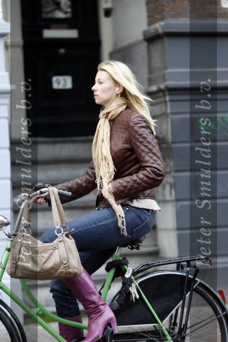 Amsterdam 27 april 2009
Susan Smit op de fiets.
Peter Smulders bv
