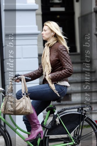 Amsterdam 27 april 2009
Susan Smit op de fiets.
Peter Smulders bv