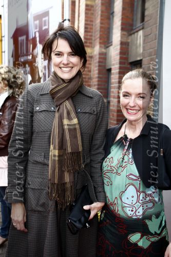 Amsterdam 3 mei 2009
Premiere van de laatste dagen van Emma blank in het ketelhuis. Susan Visser met een vriendin
Peter Smulders bv