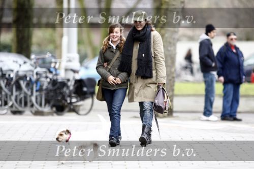 Amsterdam 11 februari 2009
Susan Visser met dochter en hond.
Peter Smulders bv