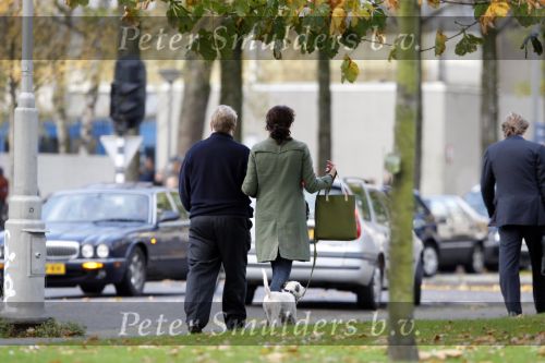 Amsterdam 12 november 2007
Susan Visser met zoontj en de vader van Roef en Bastiaan Ragas op straat.