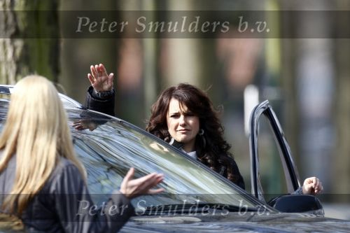 Laren 14 april 2008
Opnames Gooische vrouwen  met Linda de Mol Susan Visser Tjitske Reidinga en Alex Klaasen. Ze rijden in Gooische vrouwen met Linda de Mol haar porsche cabrio.