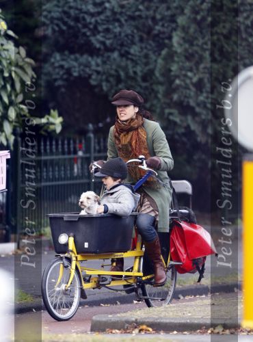 Amsterdam 22 november 2007
Susan Visser met zoontje en hondje op de bakfiets.