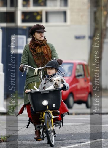 Amsterdam 22 november 2007
Susan Visser met zoontje en hondje op de bakfiets.