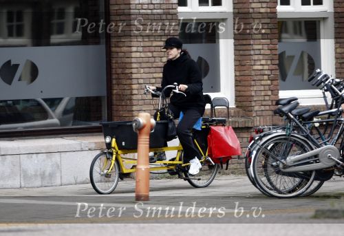 Amsterdam 30 december 2008
Susan Visser op bakfiets in amsterdam.
Peter Smulders bv
