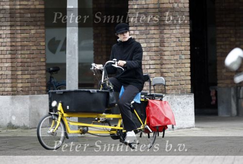 Amsterdam 30 december 2008
Susan Visser op bakfiets in amsterdam.
Peter Smulders bv