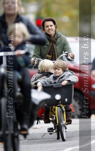 Amsterdam 31c oktober 2007
Susan Visser met kinderen in de bakfiets.