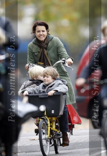 Amsterdam 31c oktober 2007
Susan Visser met kinderen in de bakfiets.