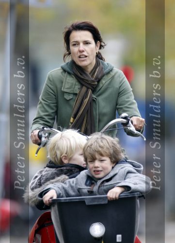 Amsterdam 31c oktober 2007
Susan Visser met kinderen in de bakfiets.