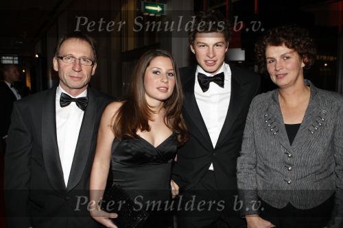Amsterdam 19 decdember 2007
Sportman van het jaar verkiezing in de rai. Sven Kramer met zij n vader Yp en zus en moeder