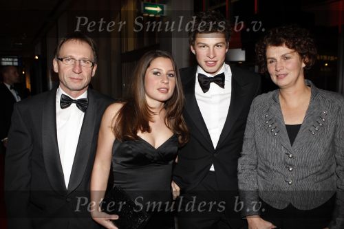 Amsterdam 19 decdember 2007
Sportman van het jaar verkiezing in de rai. Sven Kramer met zij n vader Yp en zus en moeder
