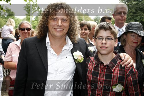 Oosterbeek 25 juni 2008
Huwelijk Rob de Nijs en zijnn vrouw Henriette in kerk in Oosterbeek. Syb v d Ploeg met zoon