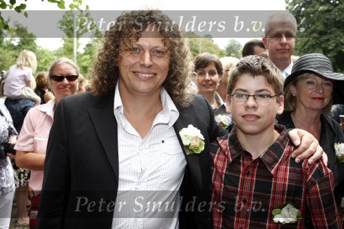 Oosterbeek 25 juni 2008
Huwelijk Rob de Nijs en zijnn vrouw Henriette in kerk in Oosterbeek. Syb v d Ploeg met zoon