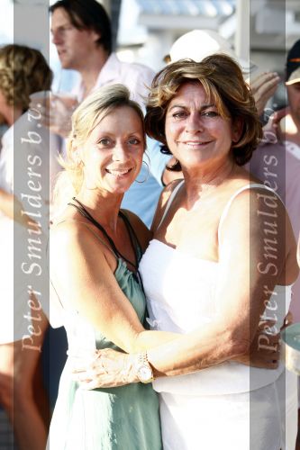 Curacao 31 december 2008
Mambo Beach oudjaar.Christine Kroonenberg en Sylvana Borsato
Peter Smulders bv