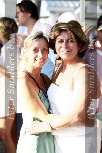 Curacao 31 december 2008
Mambo Beach oudjaar.Christine Kroonenberg en Sylvana Borsato
Peter Smulders bv