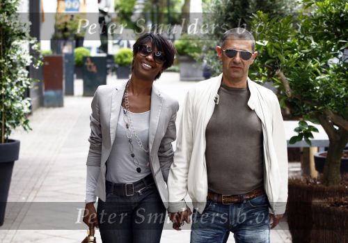 Amsterdam 21 mei 2009
Sylvana Simons hand in hand met haar nieuwe vriend Roland Kahn.
Peter Smulders bv