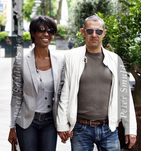Amsterdam 21 mei 2009
Sylvana Simons hand in hand met haar nieuwe vriend Roland Kahn.
Peter Smulders bv
