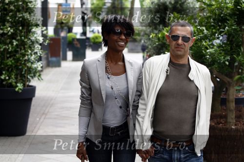 Amsterdam 21 mei 2009
Sylvana Simons hand in hand met haar nieuwe vriend Roland Kahn.
Peter Smulders bv
