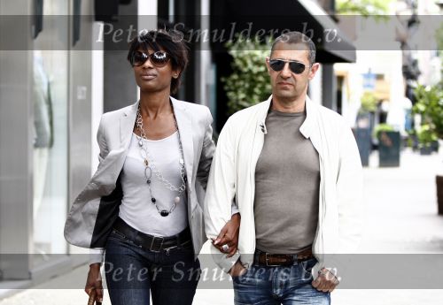 Amsterdam 21 mei 2009
Sylvana Simons hand in hand met haar nieuwe vriend Roland Kahn.
Peter Smulders bv