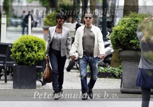 Amsterdam 21 mei 2009
Sylvana Simons hand in hand met haar nieuwe vriend Roland Kahn.
Peter Smulders bv
