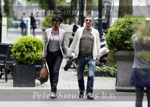 Amsterdam 21 mei 2009
Sylvana Simons hand in hand met haar nieuwe vriend Roland Kahn.
Peter Smulders bv