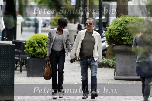 Amsterdam 21 mei 2009
Sylvana Simons hand in hand met haar nieuwe vriend Roland Kahn.
Peter Smulders bv
