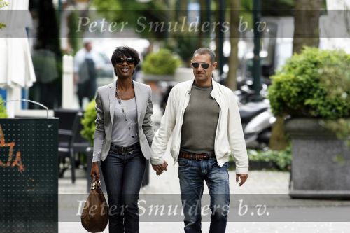 Amsterdam 21 mei 2009
Sylvana Simons hand in hand met haar nieuwe vriend Roland Kahn.
Peter Smulders bv